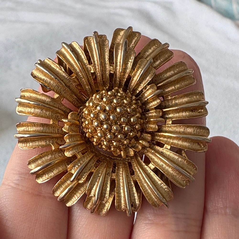 Vintage Coro Gold Floral Brooch - Picture 7 of 8